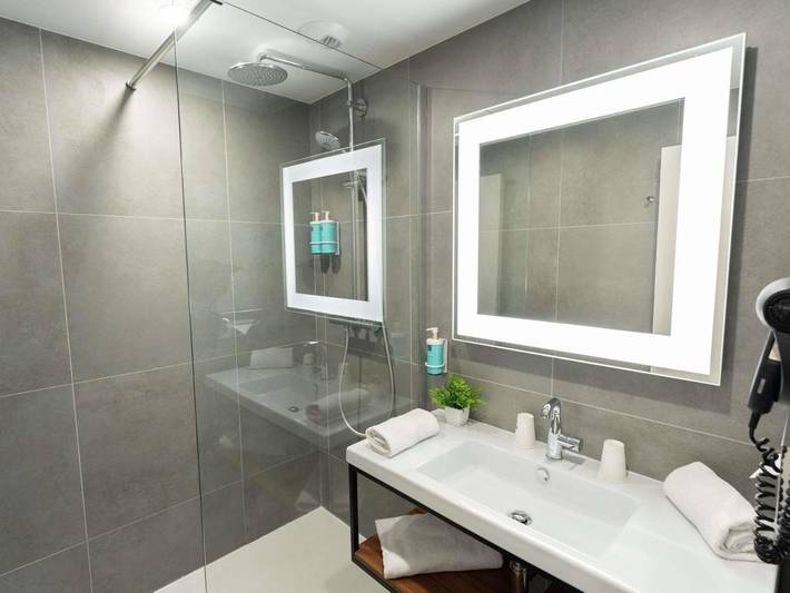 Hôtel pour 3 personnes, avec piscine et jardin, animaux acceptés à Sophia Antipolis - 4