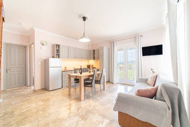 Appartement entier, Appartement "Villa Logas" près de la plage avec jardin et Wi-Fi in Peroulades, Corfou