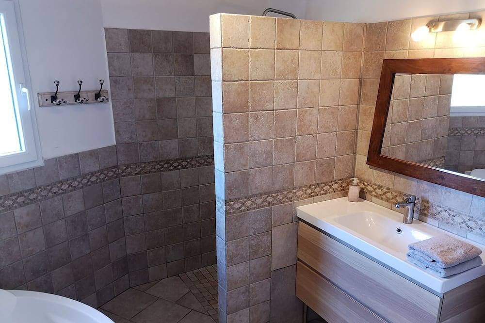A ras del suelo Casa Con Piscina Climatizada, Cerca De Playa Y Golf. in Saint-Vincent-de-Tyrosse, Region de Dax