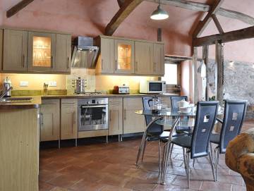 Log Cabin for 4 People in Herefordshire, West Midlands, Photo 4