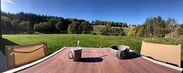 Gîte pour 4 personnes, avec piscine ainsi que jardin et jacuzzi à Montrozier