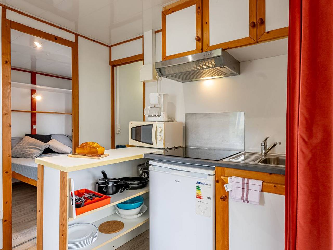 Chalet 3 Habitaciones con Terraza, 2 Dormitorios, 2 a 6 Personas in Badefols-sur-Dordogne, Périgord Pourpre