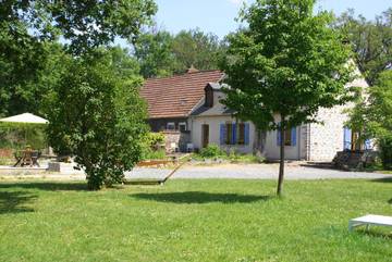Chambre d’hôte pour 2 personnes, avec terrasse ainsi que piscine et jardin dans Montchevrier