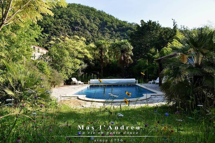 Location de vacances pour 6 personnes, avec Jacuzzi ainsi que Jardin et Sauna à Corsavy
