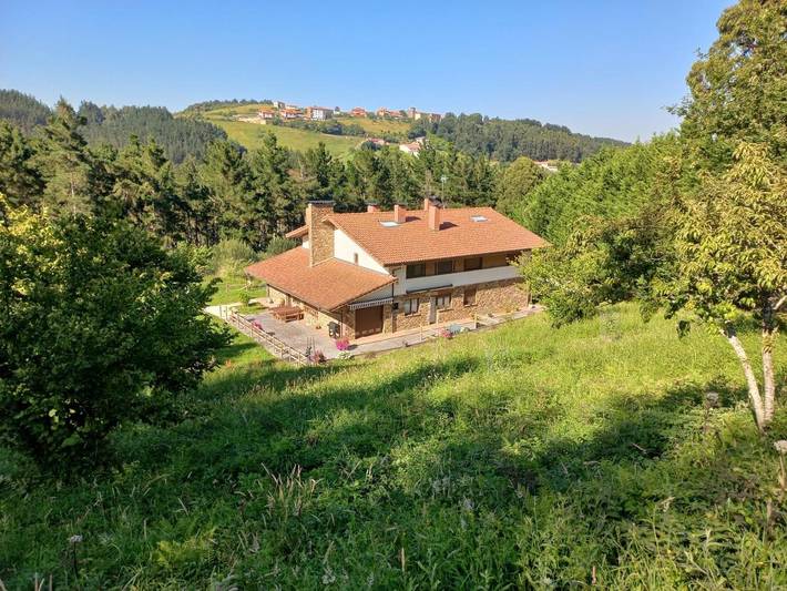 Gîte pour 4 personnes, avec vue et jardin à Ea - 2