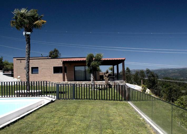 Location de vacances pour 6 personnes, avec vue ainsi que piscine et jardin à Fafe - 2