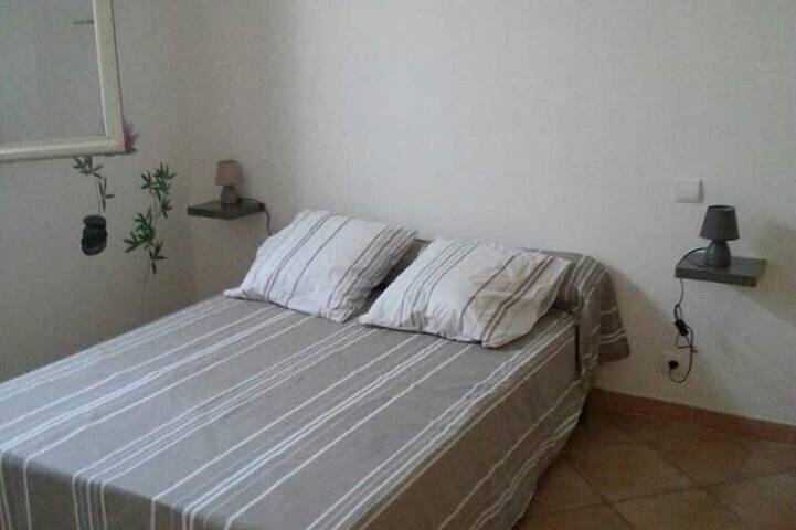 Gîte pour 6 personnes, avec piscine ainsi que terrasse et jardin à Talasani - 2