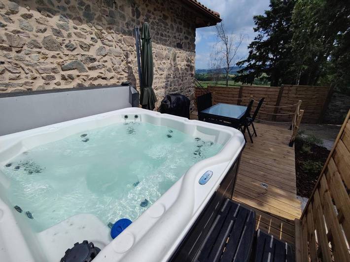 Location de vacances pour 6 personnes, avec Jacuzzi et Terrasse ainsi que Jardin et Vue à Saint-Jean-Saint-Maurice-sur-Loire - 2