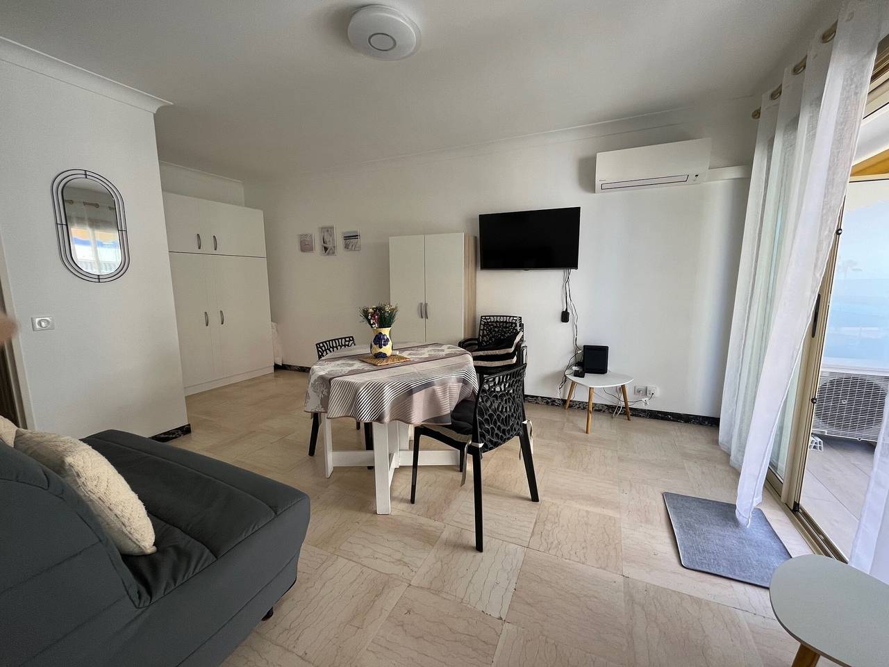 Monolocale intero, Studio fronte mare nel centro di Antibes in Antibes, Costa mediterranea (Francia)