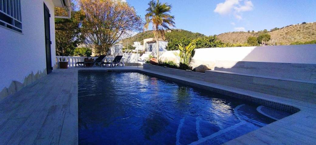 Villa voor 3 personen, with Balkon and Terras as well as Tuin and Zwembad in Pego