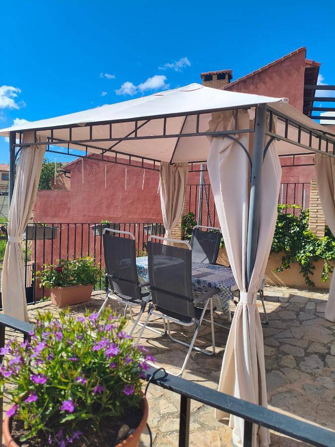 Casa rural para 8 personas, con piscina para niños además de jardín y vistas, Se admiten mascotas en Comarca de Teruel - 3
