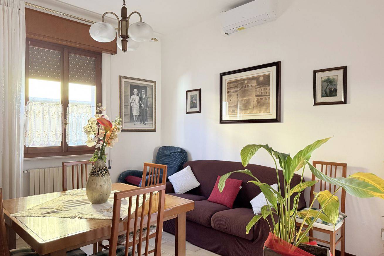 Entire apartment, Se211 - Senigallia, three-room apartment facing the sea with an outdoor courtyard in Senigallia, Senigallia (Municipality)