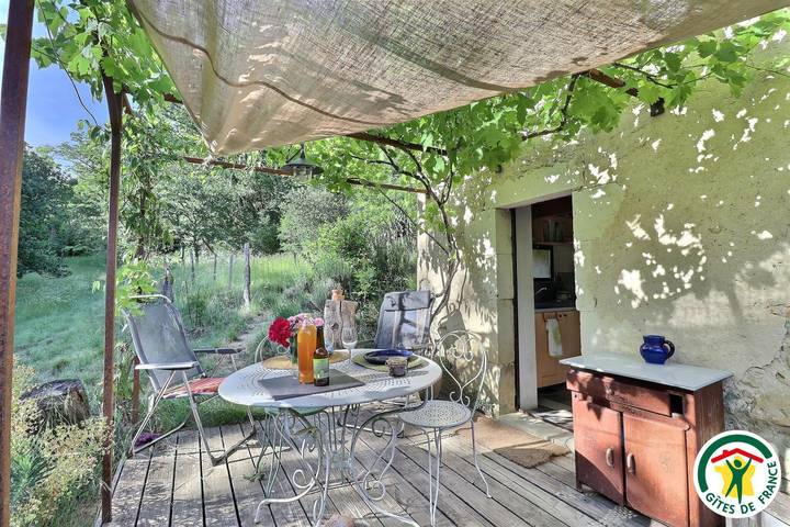 Cottage voor 2 personen, met Terras en Tuin in Drôme