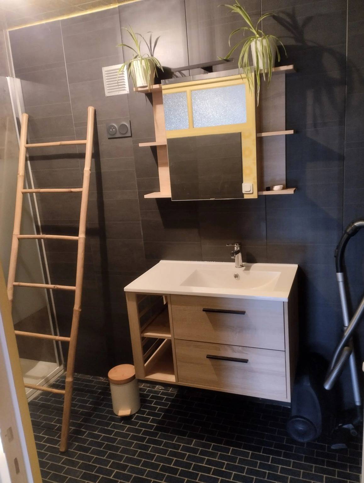 Studio entier, Charmant studio à Aubusson avec terrasse 35 m² in Aubusson, Région d'Aubussargues