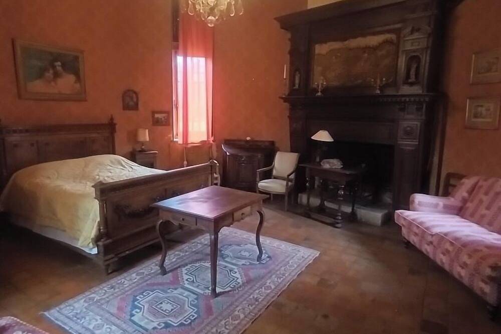 Chateau solognot Xv eme siècle tout confort avec piscine et tennis. in Millançay, Sologne