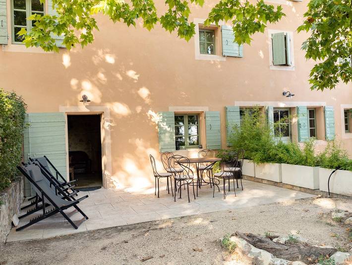 Gîte pour 6 personnes, avec piscine ainsi que jardin et terrasse à Saint-Hippolyte-le-Graveyron