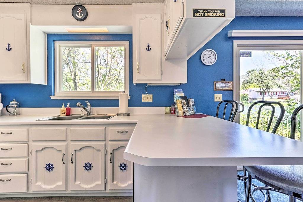 2Br Haus am Wasser in Clearlake Oaks mit Bootsanleger in California North Coast