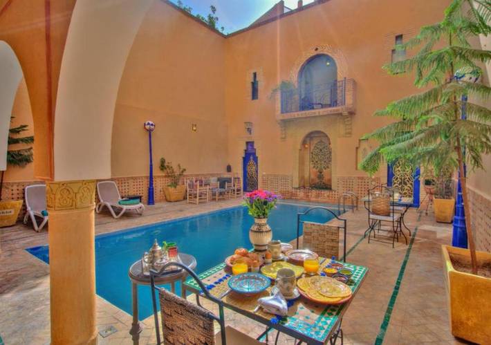 Alojamiento y desayuno para 4 personas, con terraza y jacuzzi además de piscina y sauna - 1