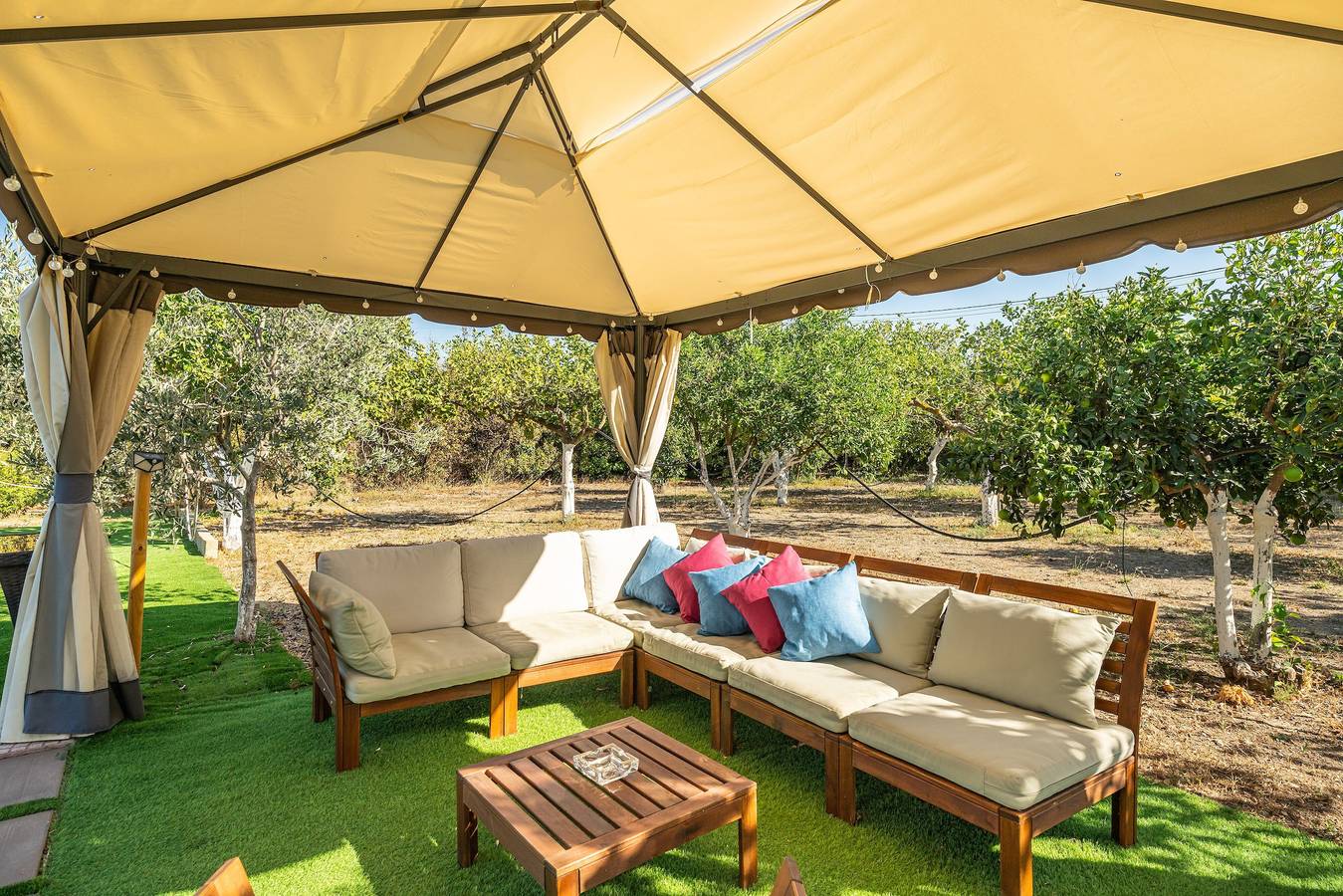 Villa "Mavi" con vista sulle montagne, piscina privata e Wi-Fi in Quartucciu, Cagliari e Dintorni