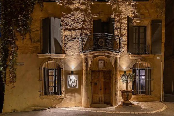 Location de vacances pour 14 personnes, avec piscine ainsi que jardin et terrasse à Vers-Pont-du-Gard - 2