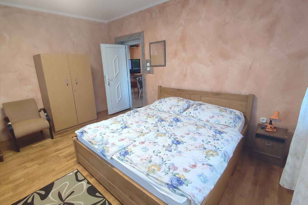 Ferienhaus mit Außenpool und Klimaanlage in Balatonszarszo, Plattensee Südufer