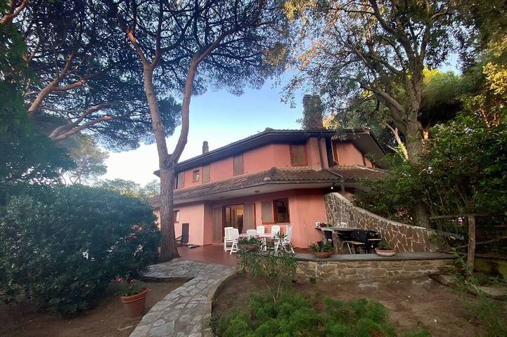 Ferienhaus für 8 Personen, mit Terrasse und Garten in Punta Ala