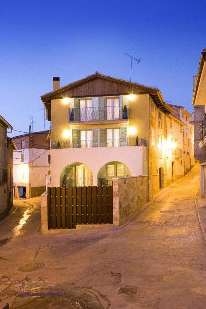 Hotel para 2 personas, con terraza además de vistas y jardín en La Litera