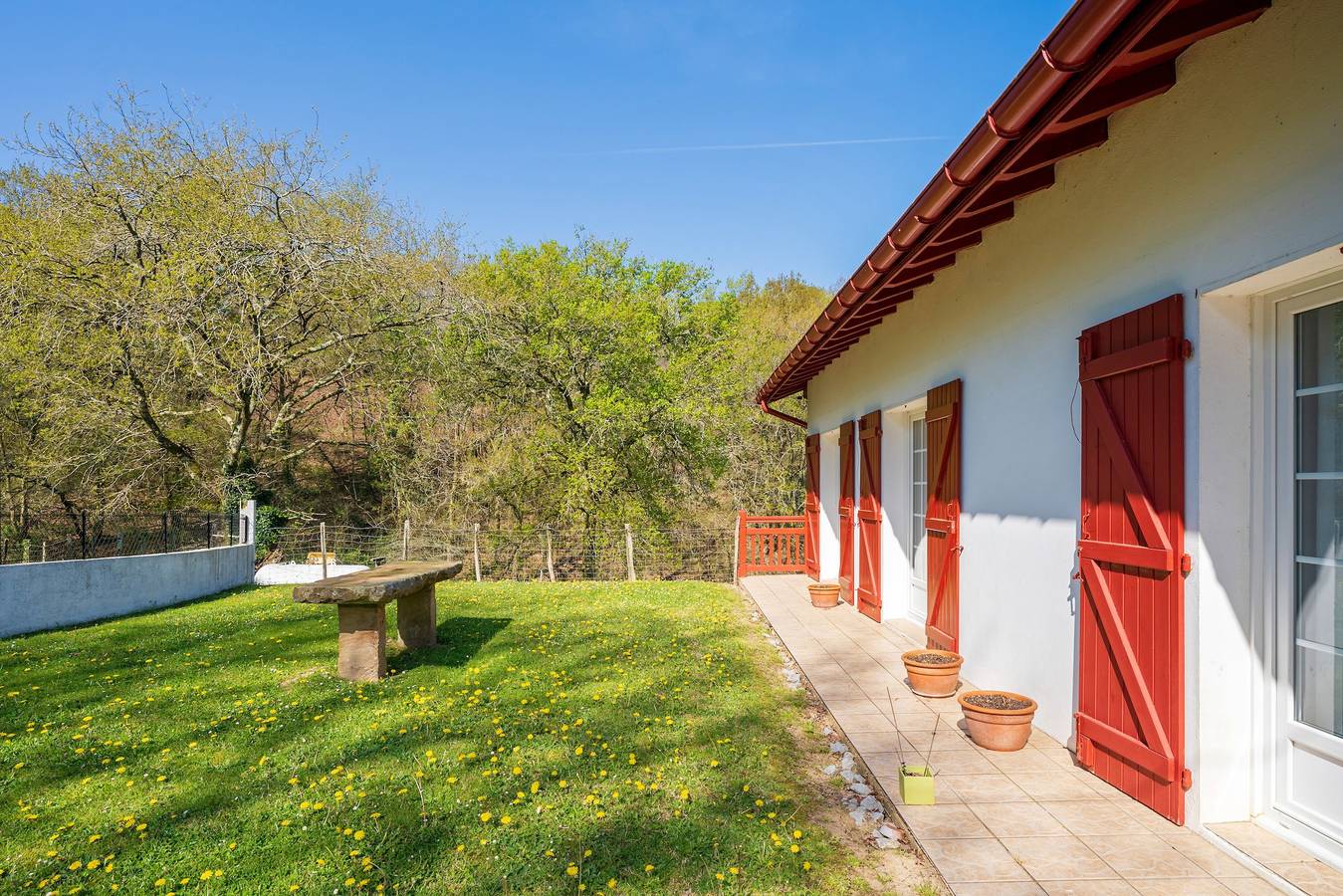 Appartamento intero, Appartamento 'Location F3' con vista montagna, terrazza privata e Wi-Fi in Saint-Pée-sur-Nivelle, Bayonne e dintorni