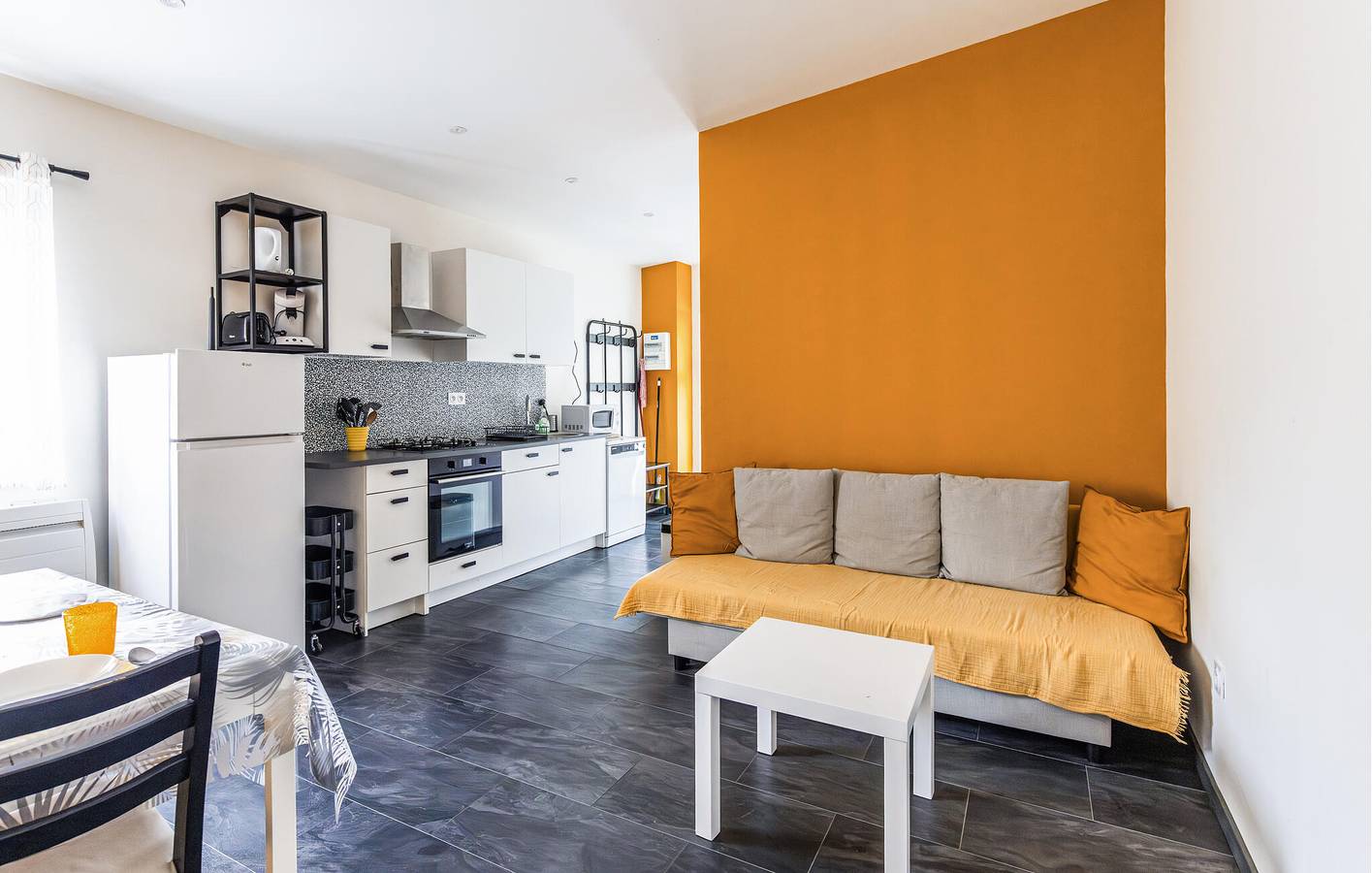 Appartement confortable avec jardin, Wi-Fi et parking près de la rivière in Bouzonville, Boulay-Moselle