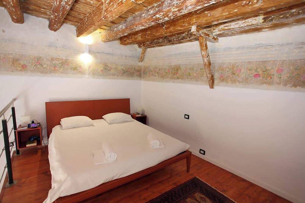 Appartamento intero, 2 bedrooms flat in Bari Old Town in Bari, Provincia di Bari