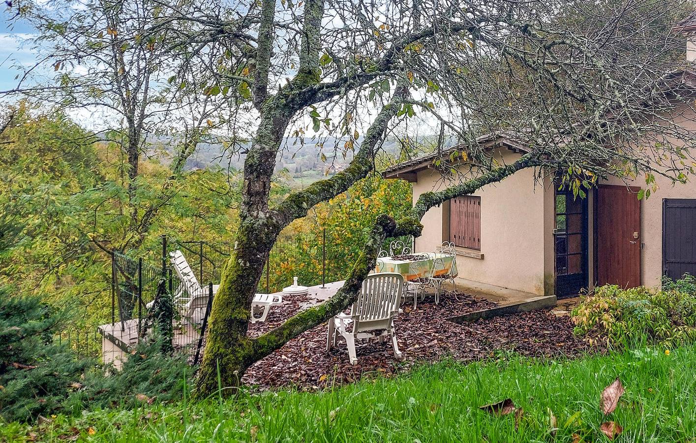 Acogedor apartamento con WiFi, TV y aparcamiento cerca de Sagelat in Belvès, Périgord Noir