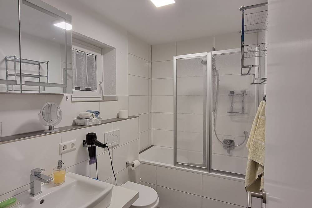 Ganze Wohnung, Holiday Apartment Moises y Ruth mit schönen Garten in Murg, Südschwarzwald