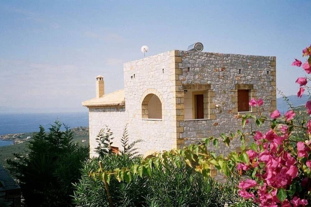 Ismini, Luxury Stone Villa in Stoupa with Private Pool, Bbq and Amazing Sea View in Stoupa, Messenien