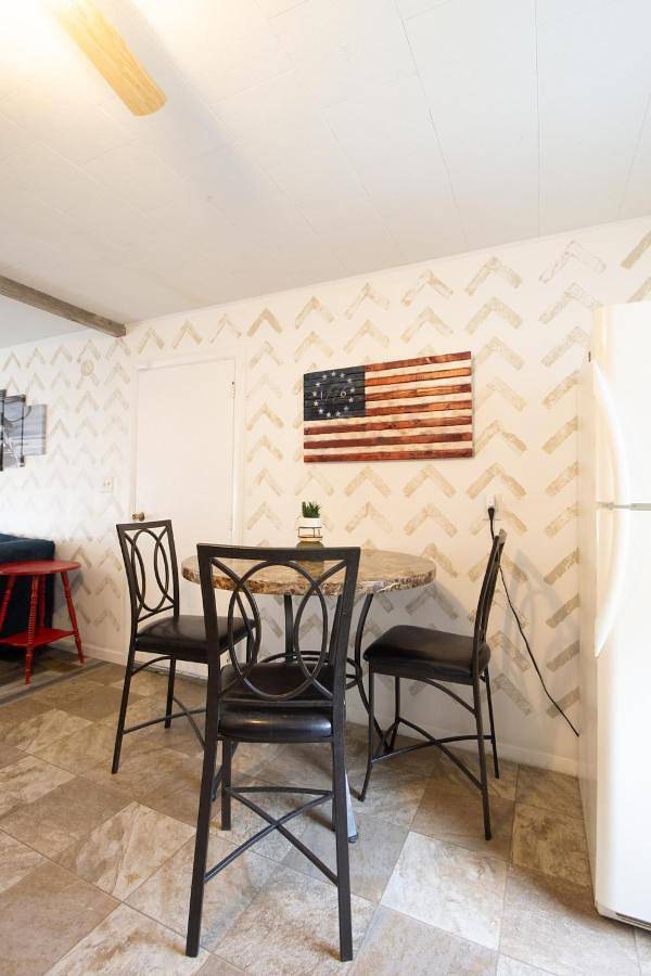 Gîte pour 3 personnes, avec jacuzzi ainsi que sauna et balcon à Dangé-Saint-Romain - 2