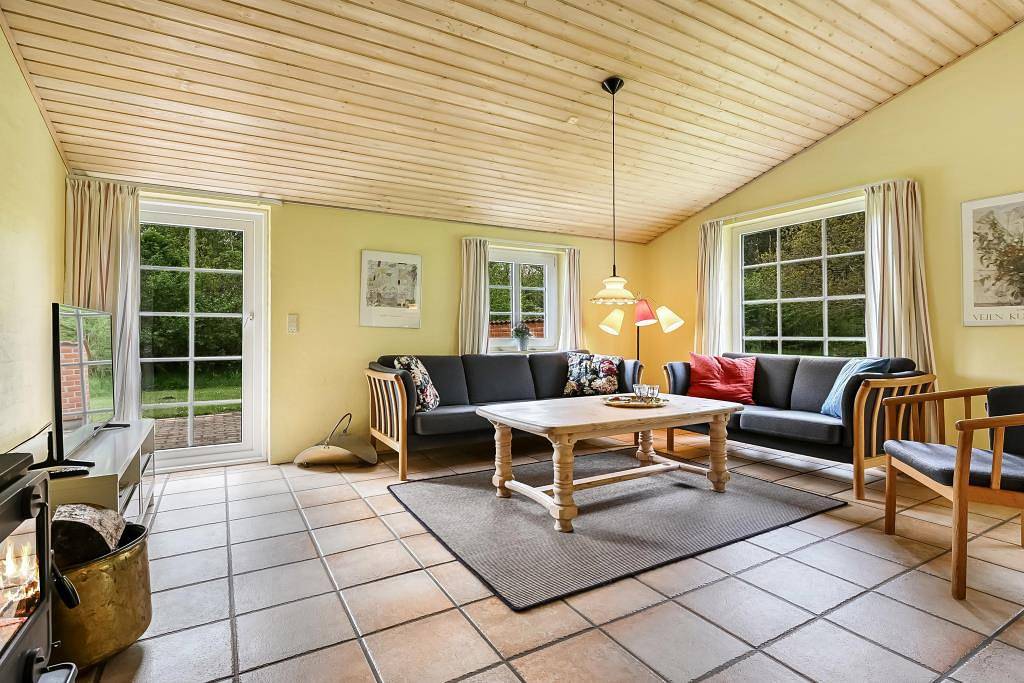 Gut geschützt liegendes Reetdachhaus mit Sauna, Whirlpool und extra Gästetoilette in Vester Husby, Husby (Dänemark)