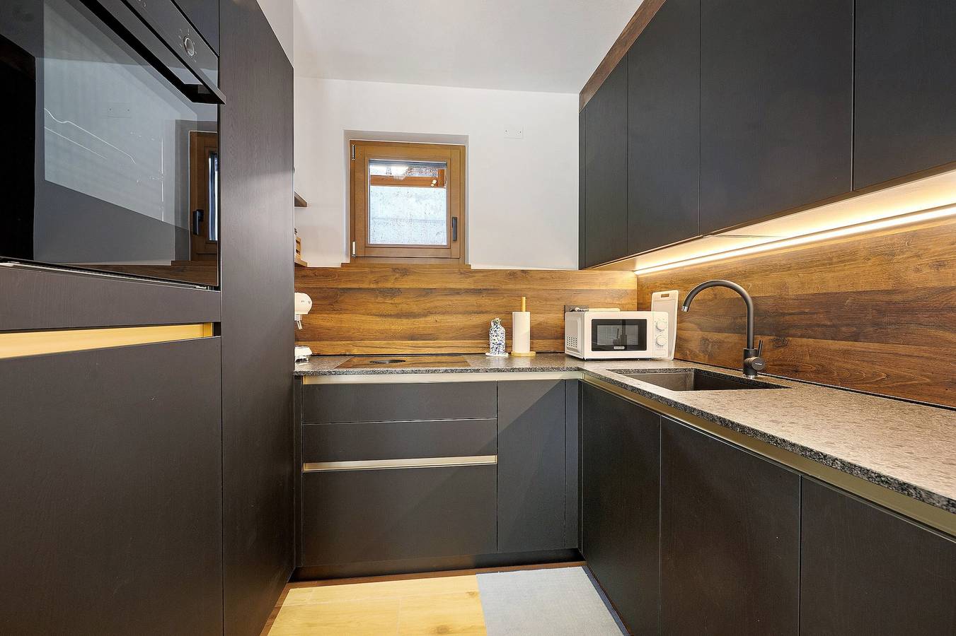 Ganze Wohnung, Apartment 'Villa Helena' mit Bergblick, privater Terrasse und Wlan in Cavalese, Fleimstaler Alpen