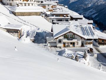 Ferienwohnung für 14 Personen, mit Balkon und Garten in Kappl
