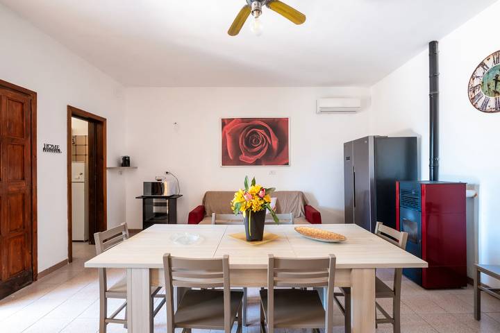 Location de vacances pour 10 personnes, avec jardin, animaux acceptés à Sant'Isidoro - 3