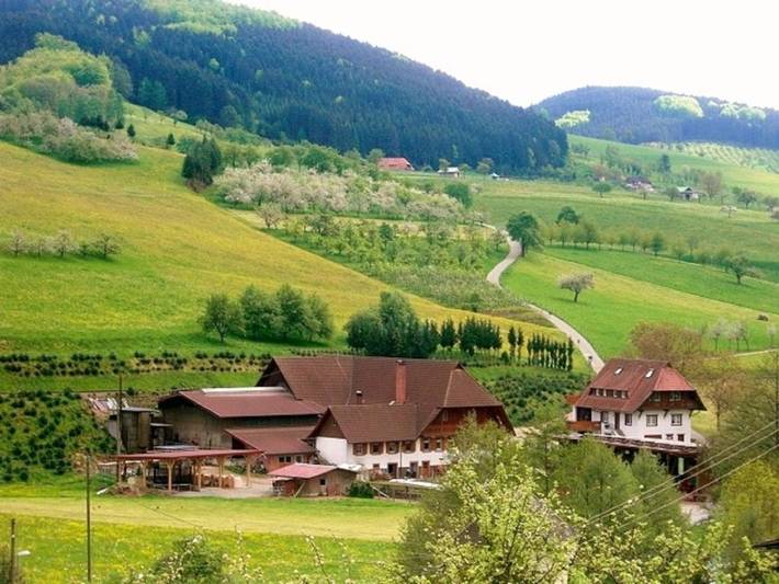 Ferienwohnung für 2 Personen, mit Balkon und Terrasse sowie Garten und Ausblick
