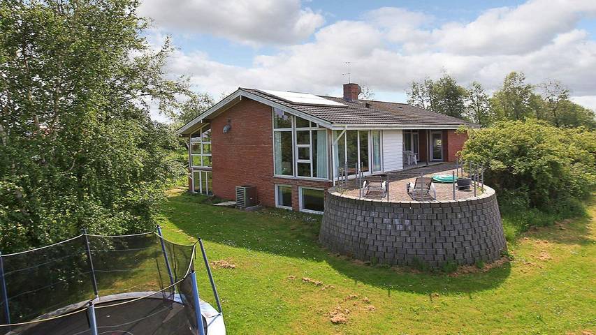 Ferienhaus für 11 Personen, mit Pool und Sauna sowie Whirlpool und Garten, mit Haustier in Hadersleben