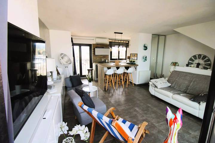 Gîte pour 6 personnes, avec terrasse ainsi que piscine et vue, animaux acceptés à Cogolin - 3