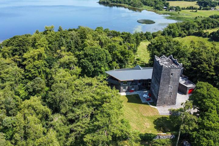 Castle for 17 people in County Meath
