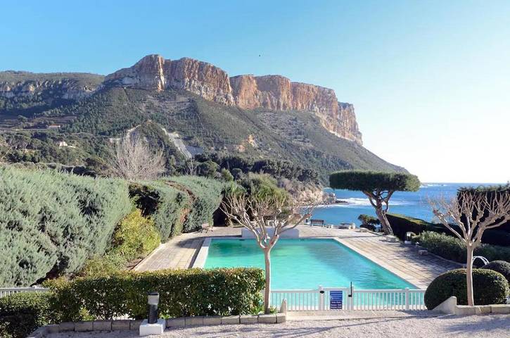 Ferienwohnung für 6 Personen, mit Ausblick und Pool sowie Garten in Cassis