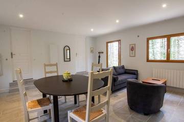 Gîte pour 2 personnes, avec jardin et piscine à Saint-Pompont