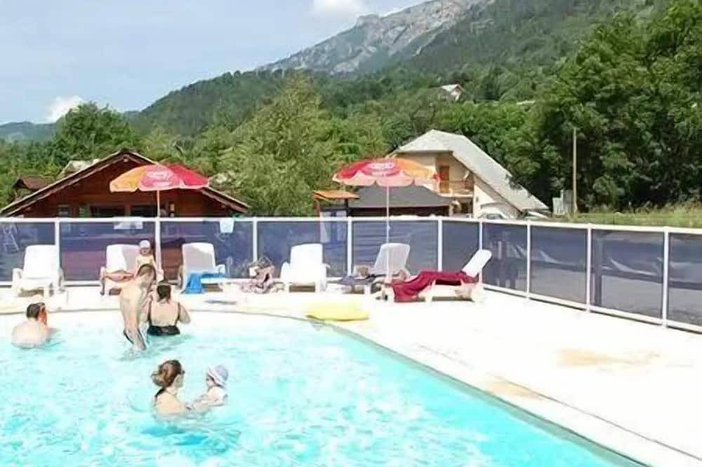 Zecamping dog friendly terrain multisports piscine in Saint-Jean-Saint-Nicolas, Nationalpark Écrins