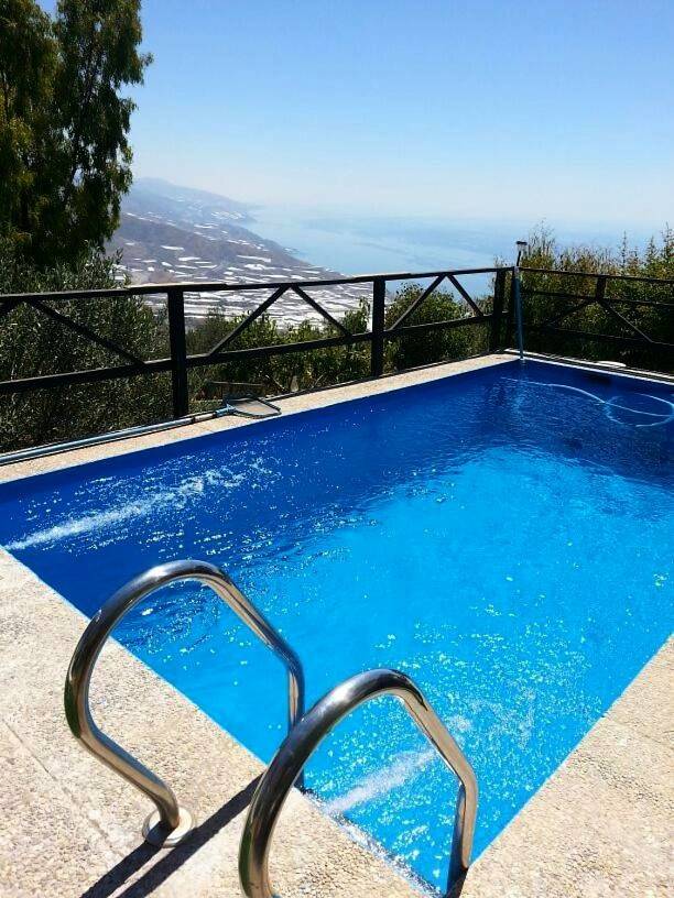 Location de vacances pour 8 personnes, avec vue ainsi que piscine et jardin à Gualchos