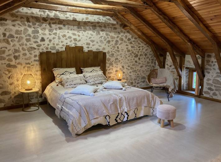 Gîte pour 6 personnes, avec jardin et balcon dans Cayrols