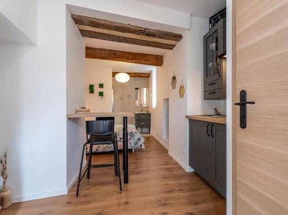 Gîte pour 2 personnes, avec terrasse, animaux acceptés à Lacenas - 2