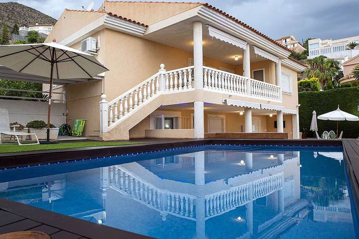 Casa rural para 12 personas, con balcón y jardín - 1