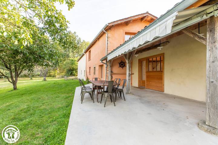 Gîte pour 8 personnes, avec Terrasse ainsi que Jardin et Vue à Thiers